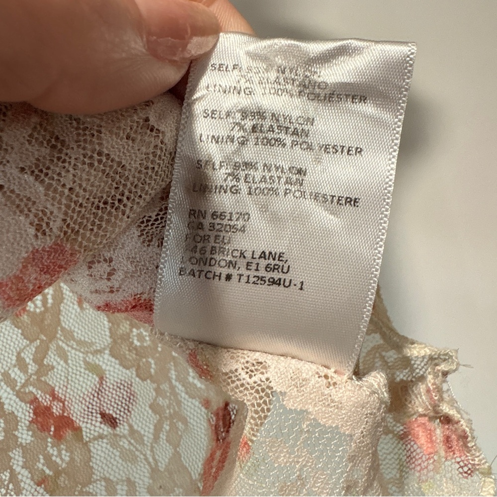 Urban Outfitters Kimchi Blue Cream Floral Lace Blouse - Picture 9 of 14